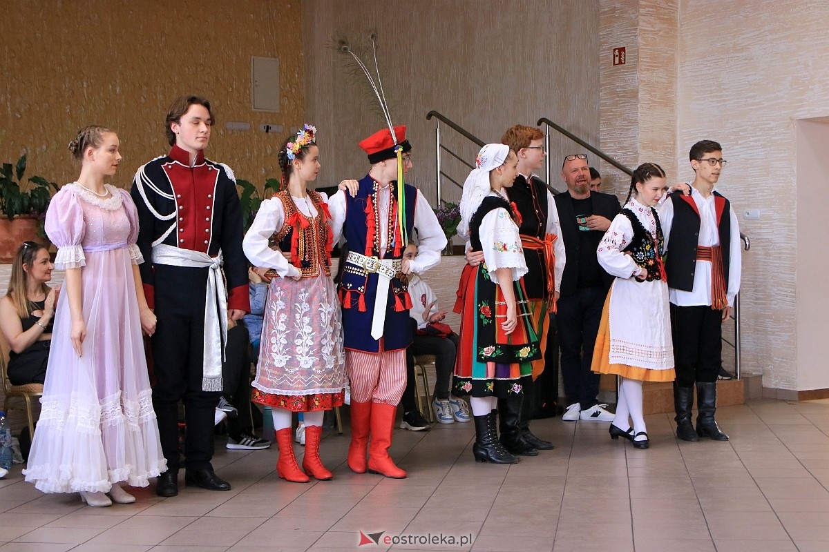 Międzynarodowy Dzień Tańca w Czerwinie [28.04.2024] - zdjęcie #5 - eOstroleka.pl