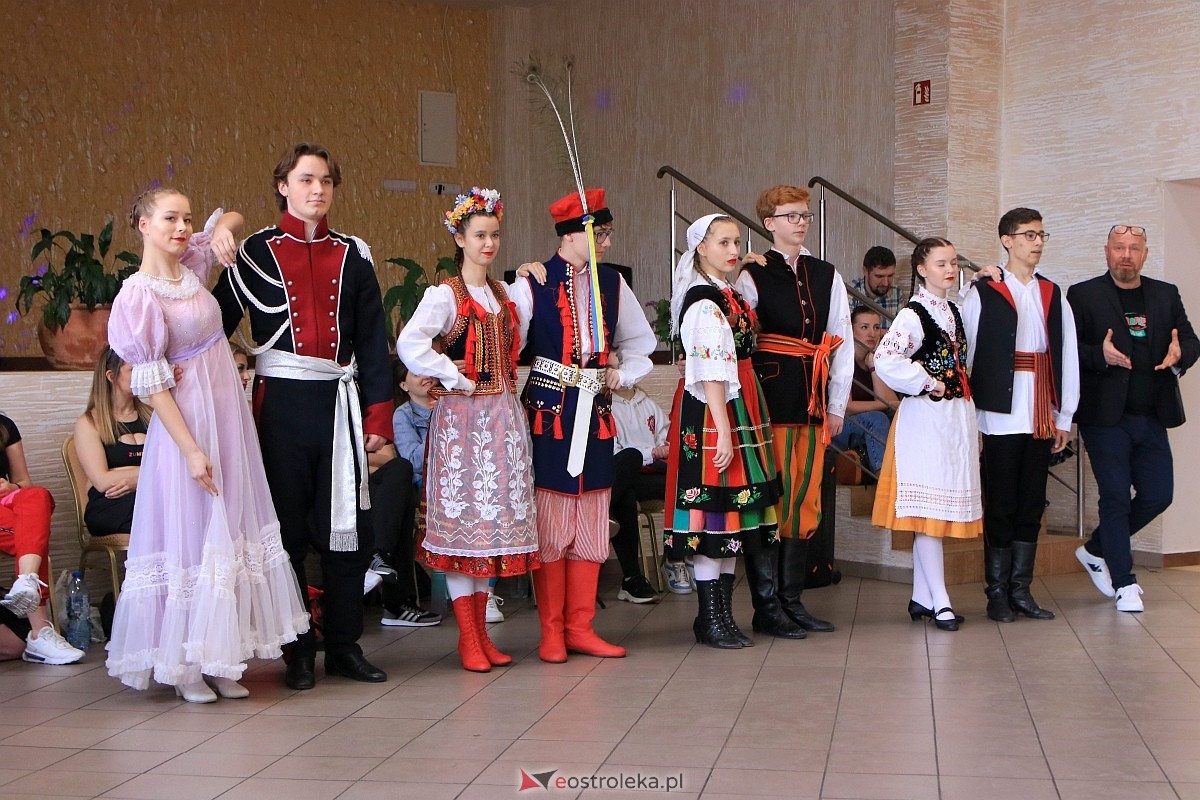 Międzynarodowy Dzień Tańca w Czerwinie [28.04.2024] - zdjęcie #3 - eOstroleka.pl