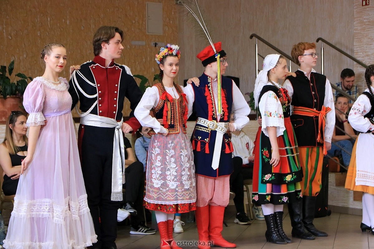 Międzynarodowy Dzień Tańca w Czerwinie [28.04.2024] - zdjęcie #1 - eOstroleka.pl