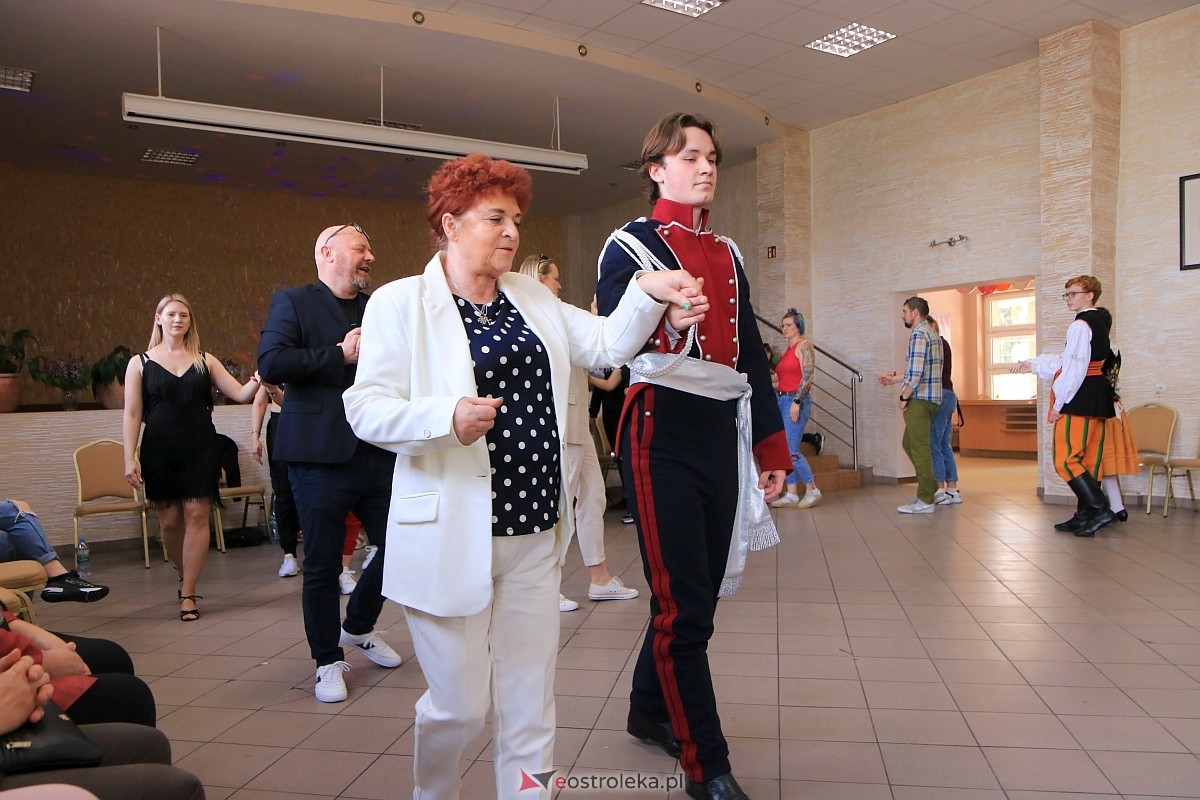 Międzynarodowy Dzień Tańca w Czerwinie [28.04.2024] - zdjęcie #46 - eOstroleka.pl
