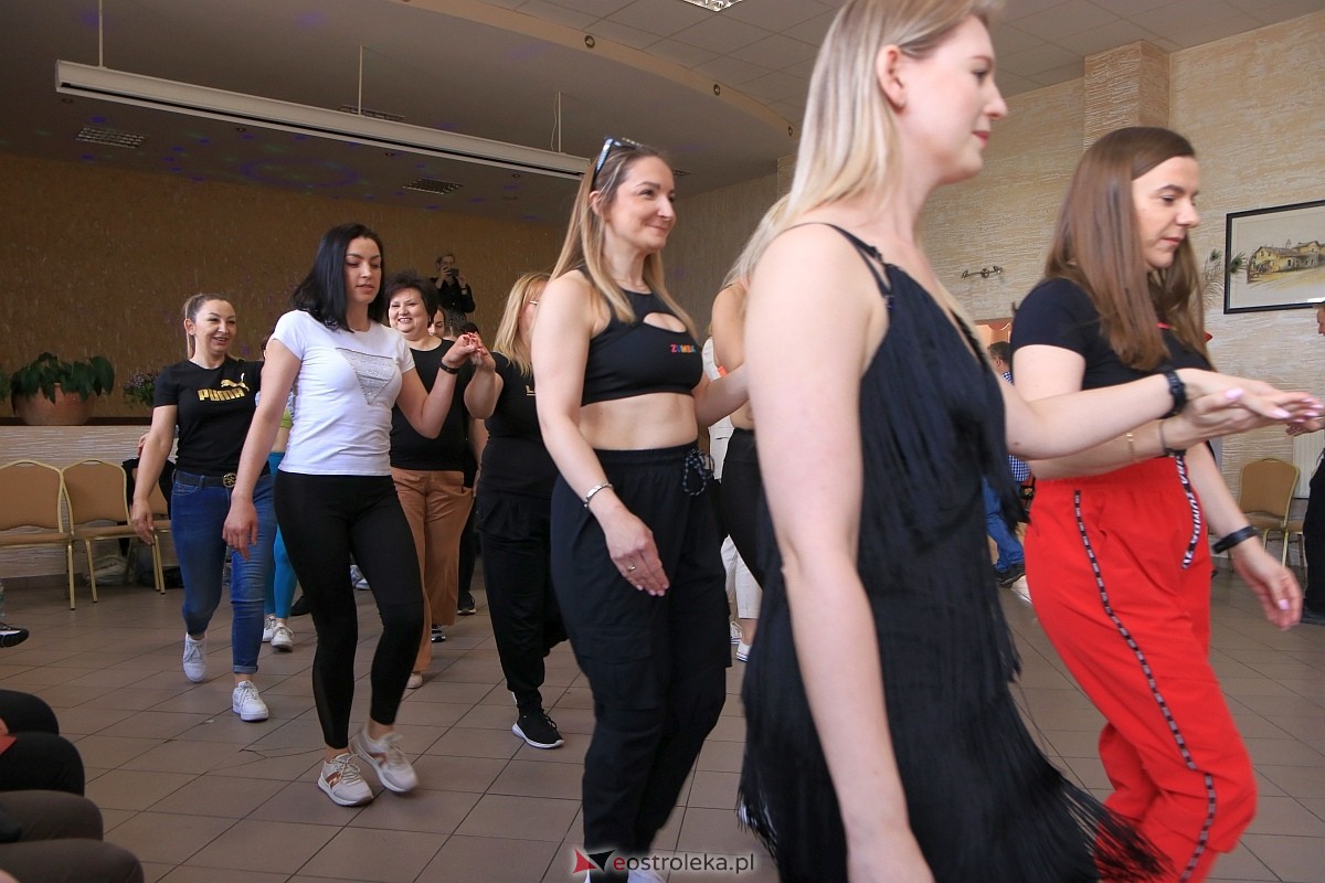 Międzynarodowy Dzień Tańca w Czerwinie [28.04.2024] - zdjęcie #42 - eOstroleka.pl