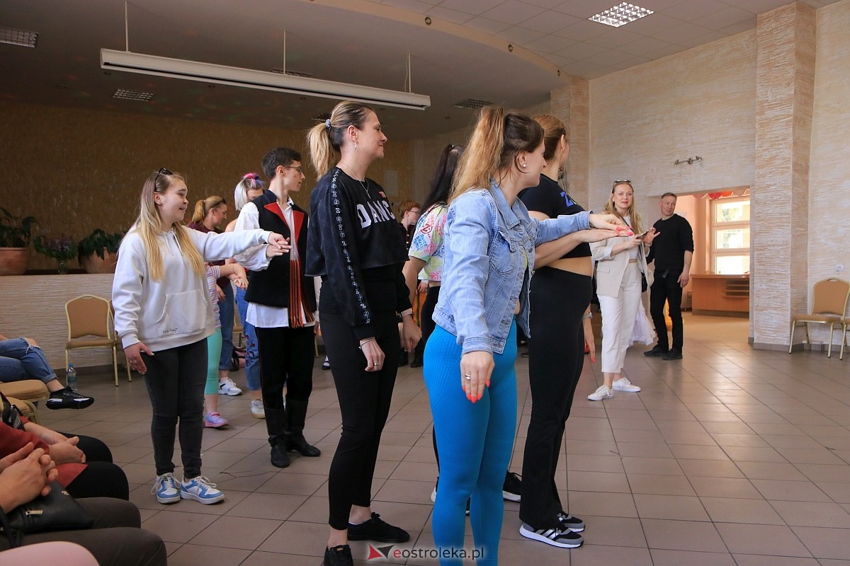Międzynarodowy Dzień Tańca w Czerwinie [28.04.2024] - zdjęcie #32 - eOstroleka.pl