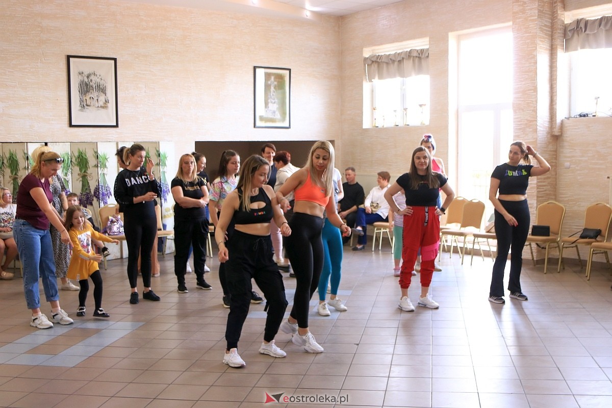 Międzynarodowy Dzień Tańca w Czerwinie [28.04.2024] - zdjęcie #30 - eOstroleka.pl