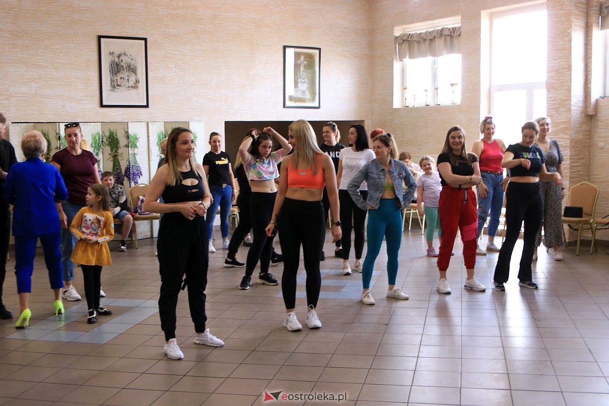 Międzynarodowy Dzień Tańca w Czerwinie [28.04.2024] - zdjęcie #28 - eOstroleka.pl