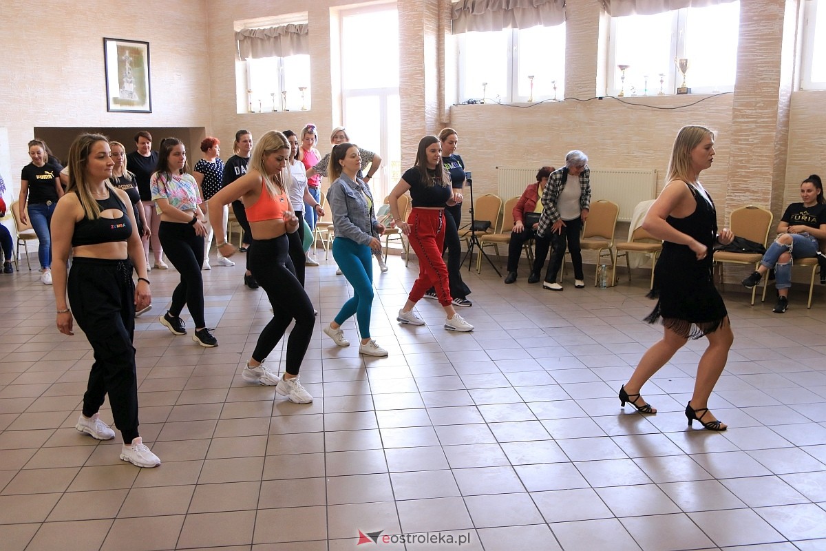 Międzynarodowy Dzień Tańca w Czerwinie [28.04.2024] - zdjęcie #16 - eOstroleka.pl