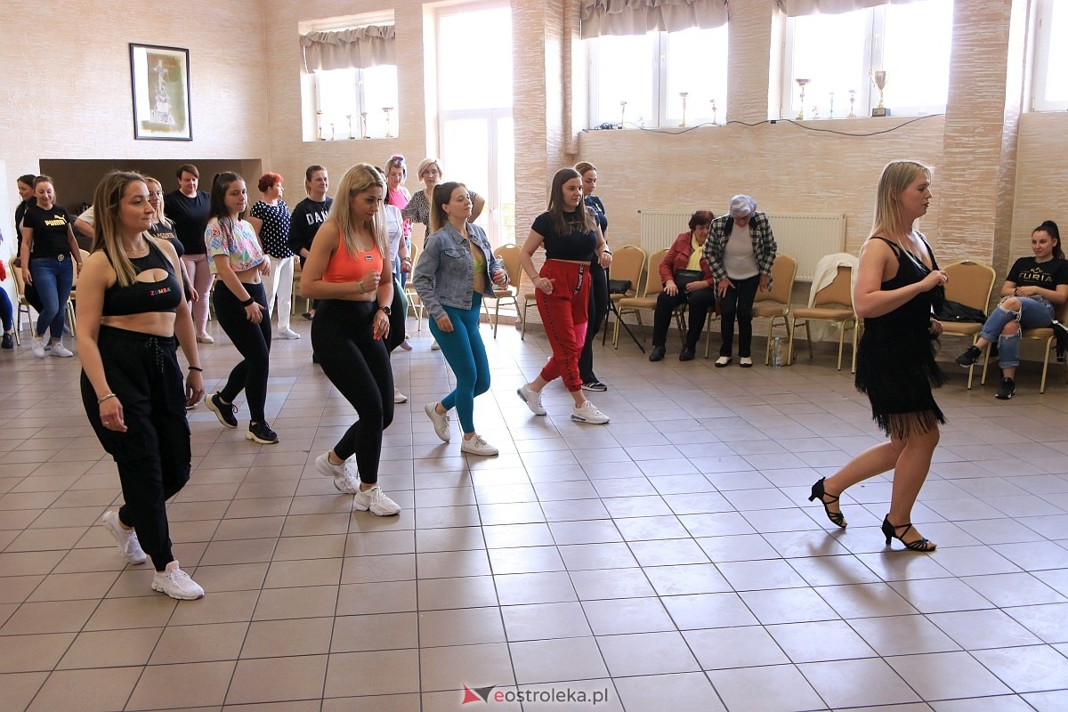 Międzynarodowy Dzień Tańca w Czerwinie [28.04.2024] - zdjęcie #14 - eOstroleka.pl