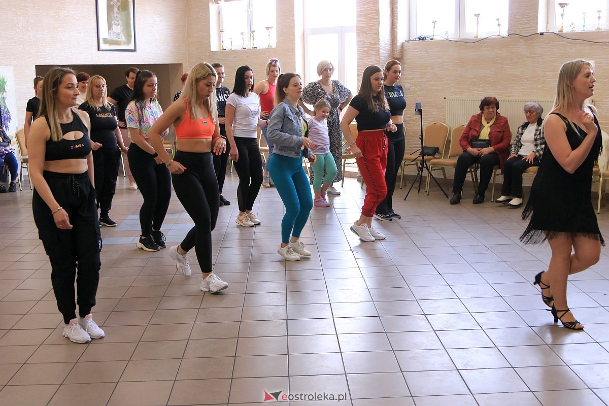 Międzynarodowy Dzień Tańca w Czerwinie [28.04.2024] - zdjęcie #10 - eOstroleka.pl