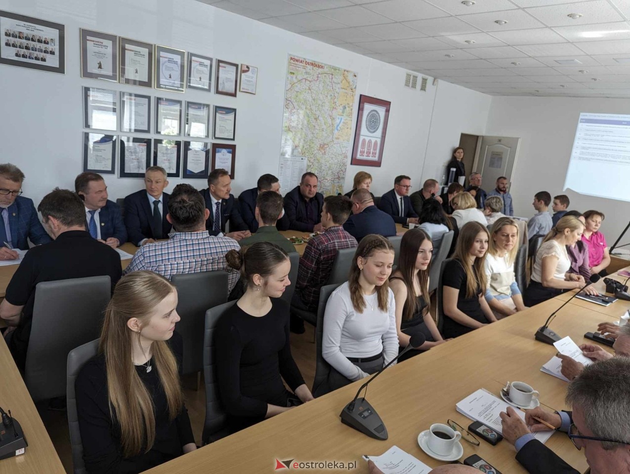 LXXVII sesja Rady Powiatu w Ostrołęce [29.04.2024] - zdjęcie #16 - eOstroleka.pl