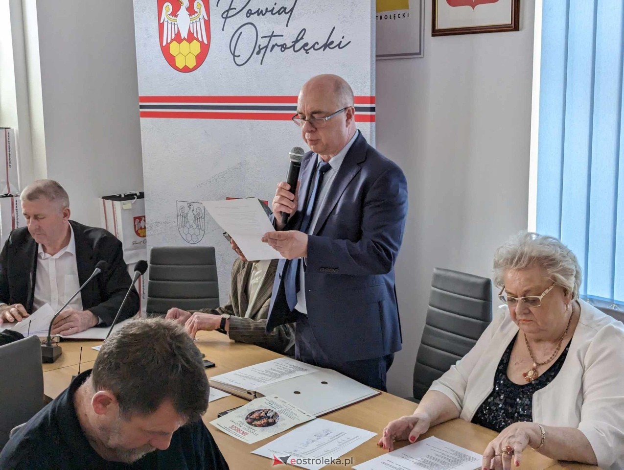 LXXVII sesja Rady Powiatu w Ostrołęce [29.04.2024] - zdjęcie #4 - eOstroleka.pl