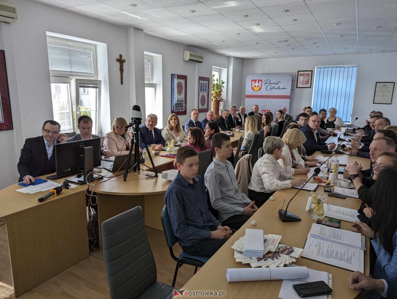 LXXVII sesja Rady Powiatu w Ostrołęce [29.04.2024] - zdjęcie #1 - eOstroleka.pl