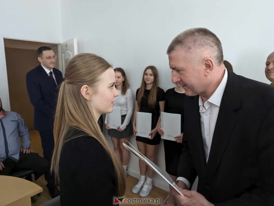 Starosta ostrołęcki nagrodził sportowców [29.04.2024] - zdjęcie #28 - eOstroleka.pl