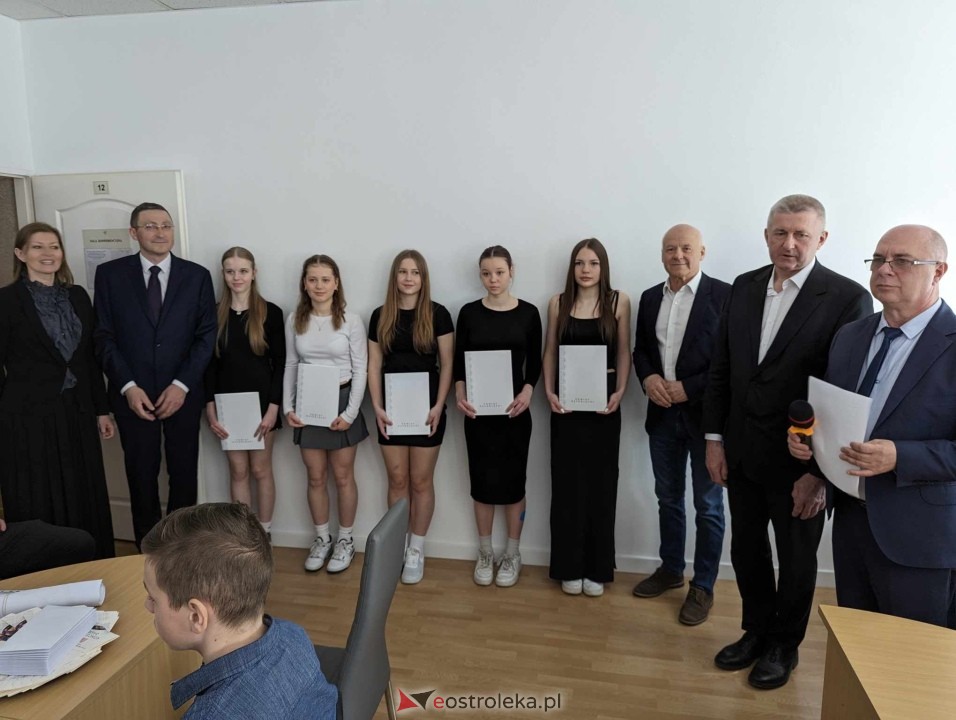 Starosta ostrołęcki nagrodził sportowców [29.04.2024] - zdjęcie #27 - eOstroleka.pl