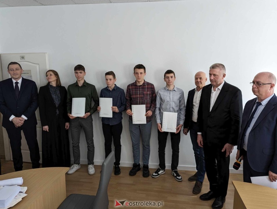 Starosta ostrołęcki nagrodził sportowców [29.04.2024] - zdjęcie #22 - eOstroleka.pl