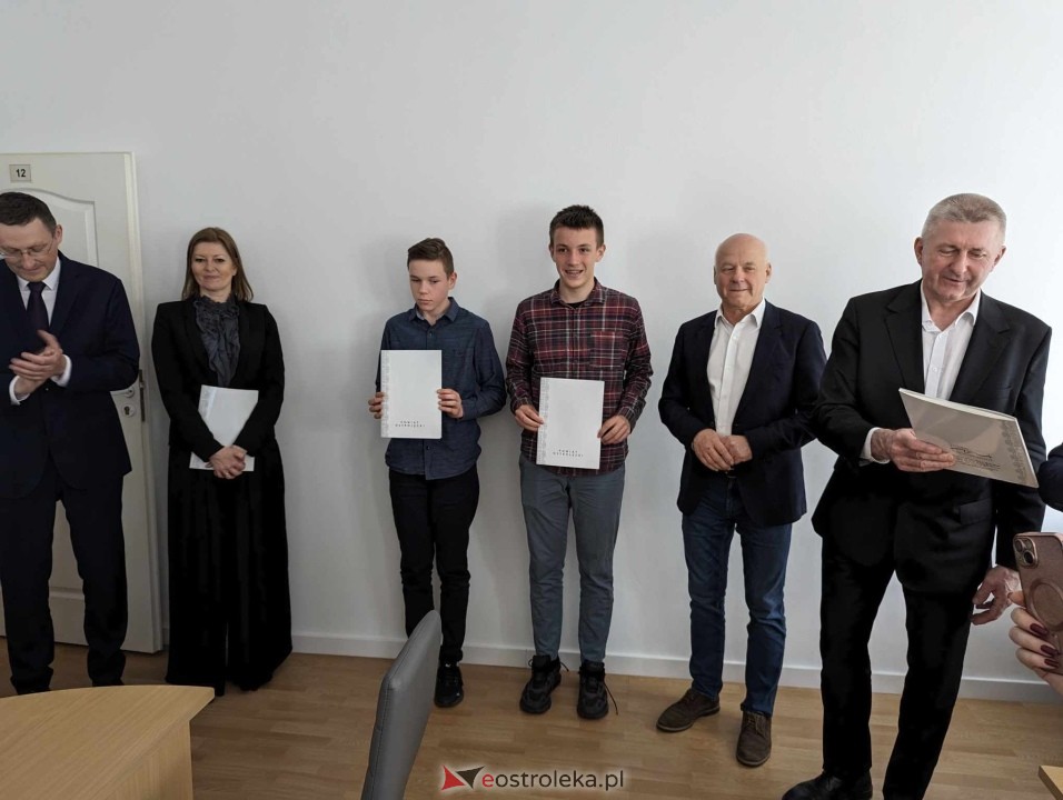 Starosta ostrołęcki nagrodził sportowców [29.04.2024] - zdjęcie #18 - eOstroleka.pl