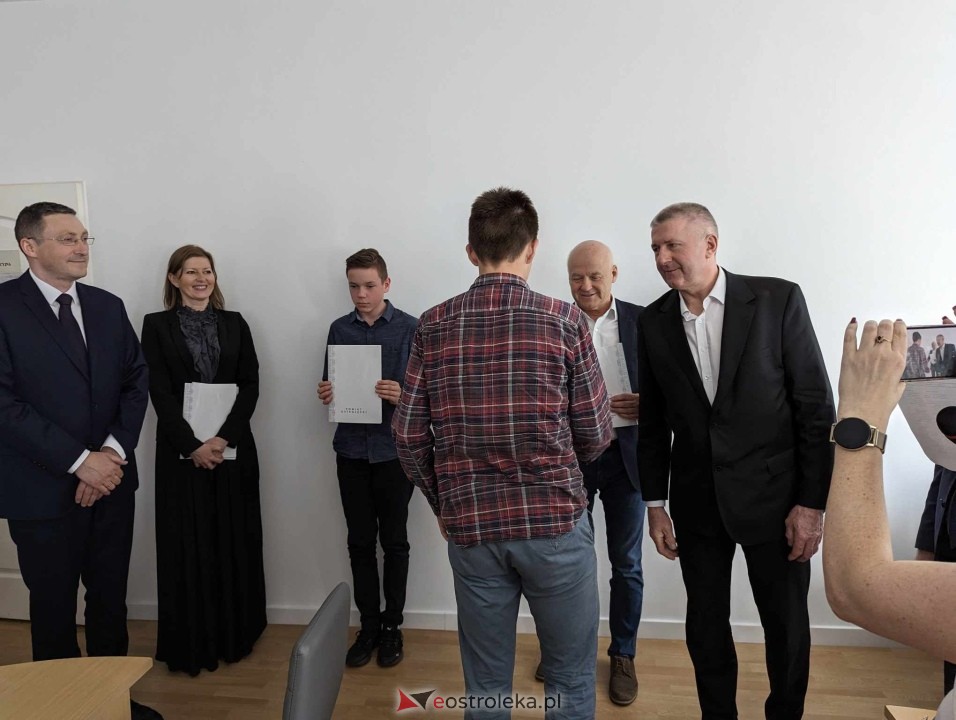 Starosta ostrołęcki nagrodził sportowców [29.04.2024] - zdjęcie #14 - eOstroleka.pl