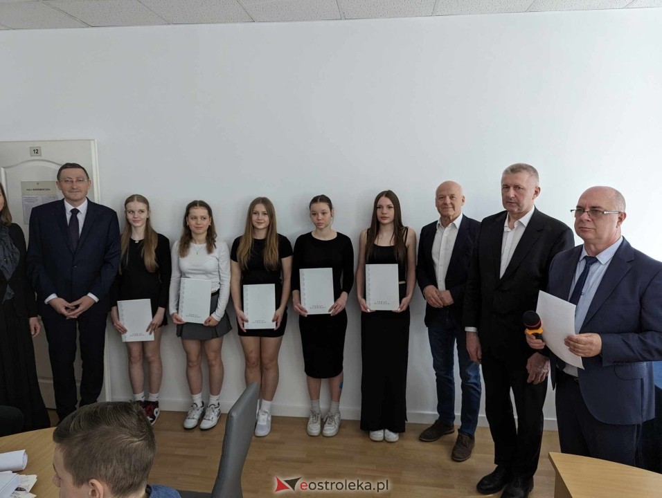 Starosta ostrołęcki nagrodził sportowców [29.04.2024] - zdjęcie #10 - eOstroleka.pl