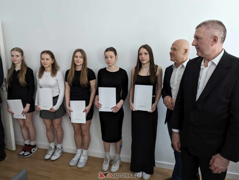 Starosta ostrołęcki nagrodził sportowców [29.04.2024] - zdjęcie #6 - eOstroleka.pl