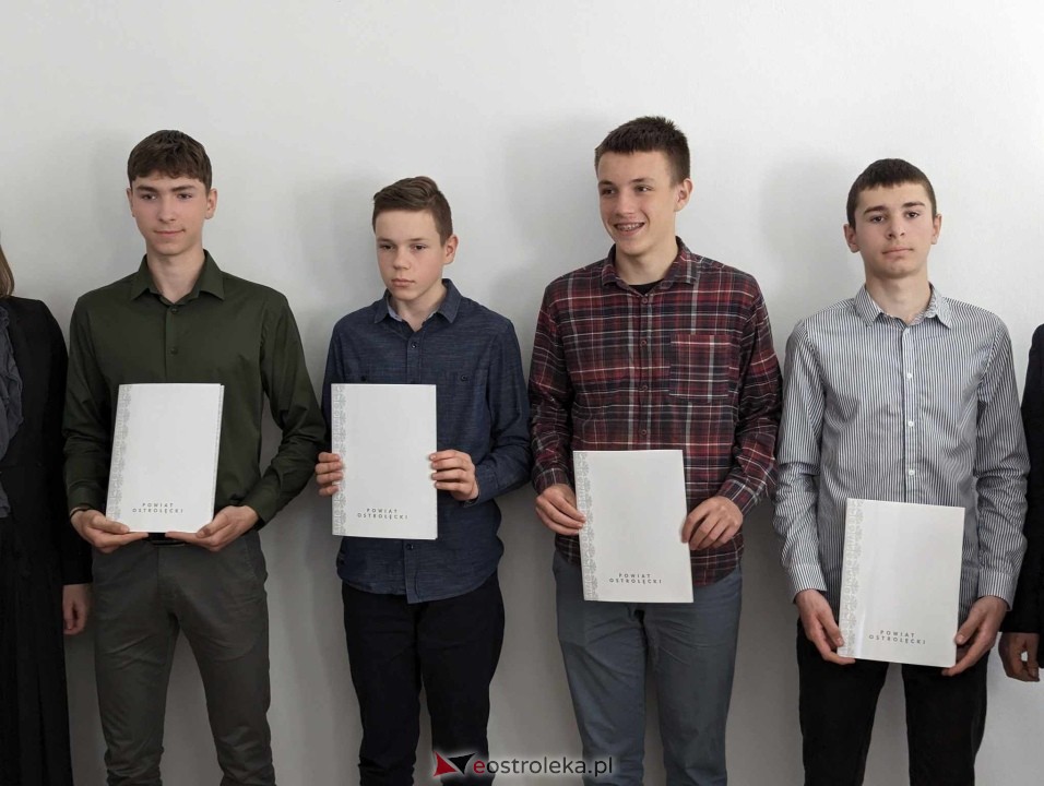 Starosta ostrołęcki nagrodził sportowców [29.04.2024] - zdjęcie #5 - eOstroleka.pl