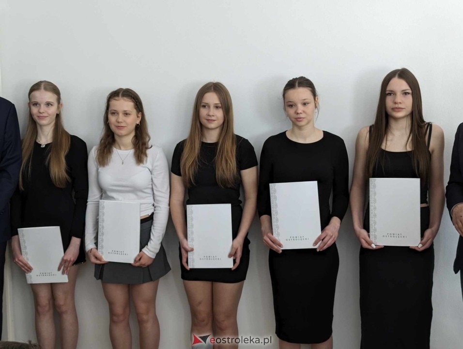 Starosta ostrołęcki nagrodził sportowców [29.04.2024] - zdjęcie #4 - eOstroleka.pl