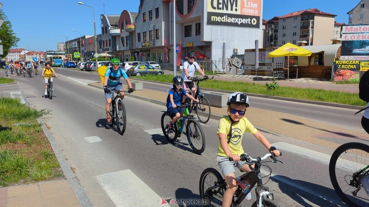 Rajd rowerowy w Święto Flagi [02.05.2024] - zdjęcie #7 - eOstroleka.pl