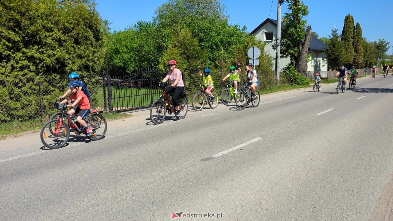 Rajd rowerowy w Święto Flagi [02.05.2024] - zdjęcie #27 - eOstroleka.pl