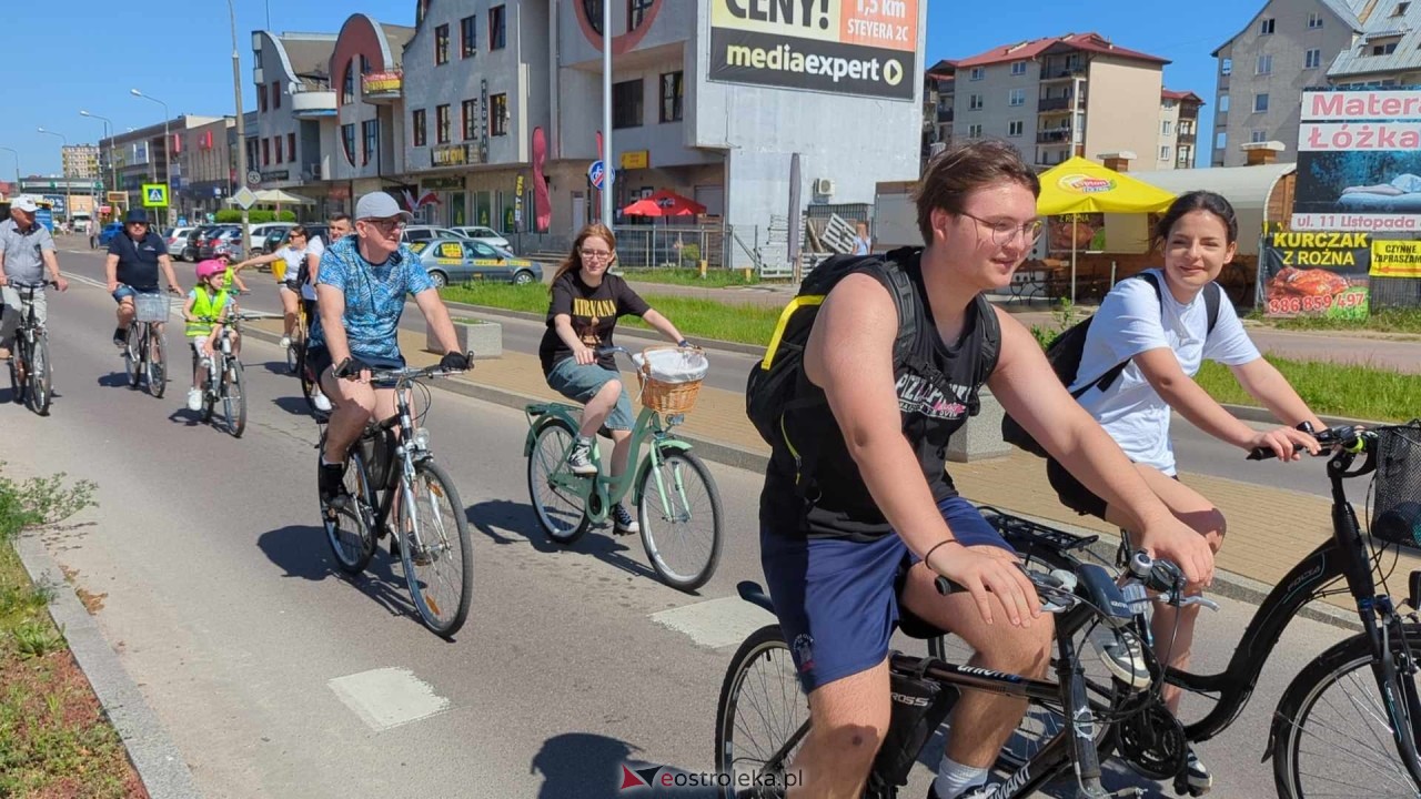 Rajd rowerowy w Święto Flagi [02.05.2024] - zdjęcie #11 - eOstroleka.pl