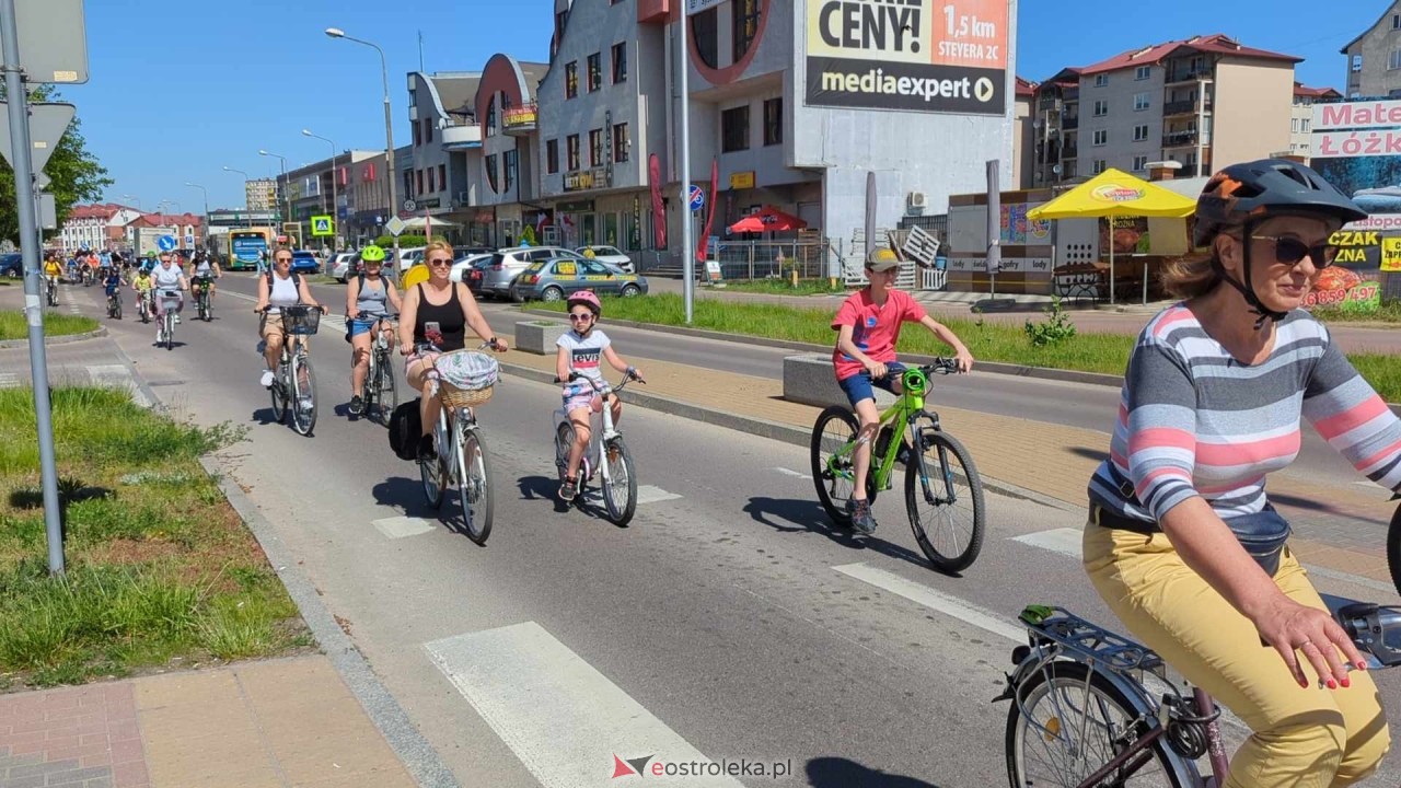 Rajd rowerowy w Święto Flagi [02.05.2024] - zdjęcie #2 - eOstroleka.pl