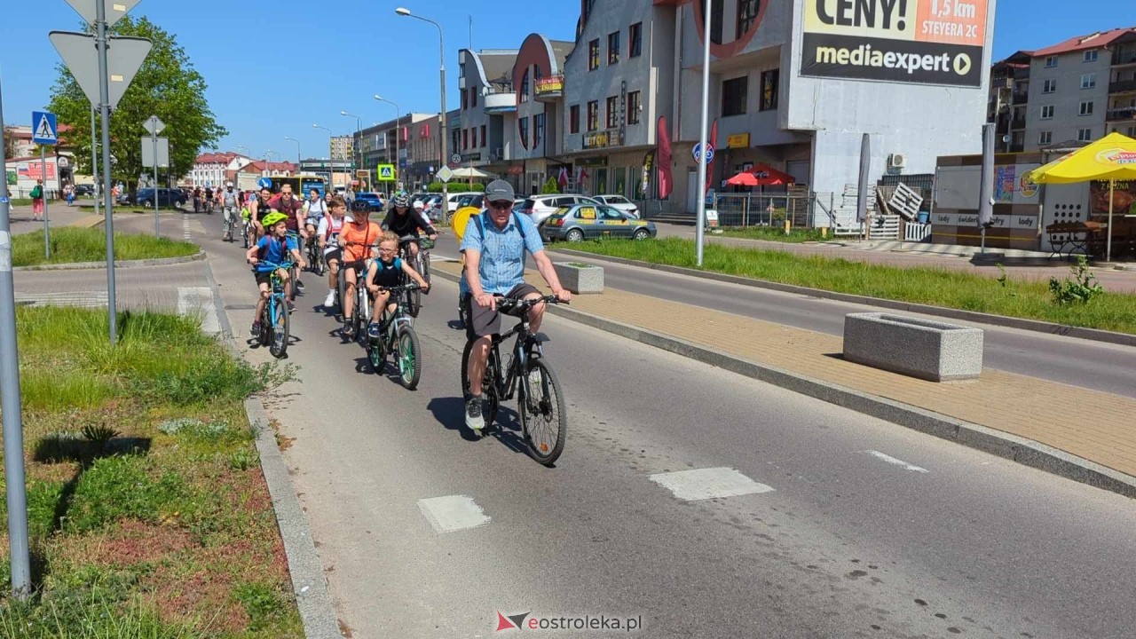 Rajd rowerowy w Święto Flagi [02.05.2024] - zdjęcie #15 - eOstroleka.pl