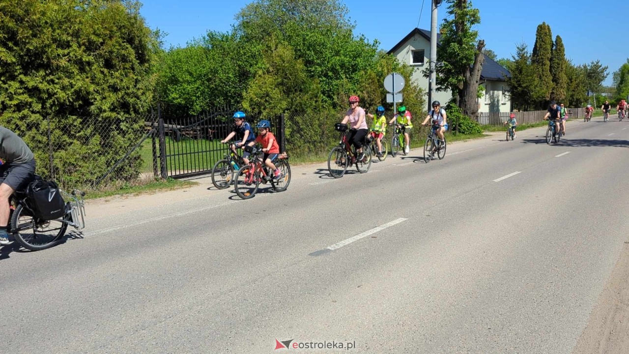 Rajd rowerowy w Święto Flagi [02.05.2024] - zdjęcie #14 - eOstroleka.pl