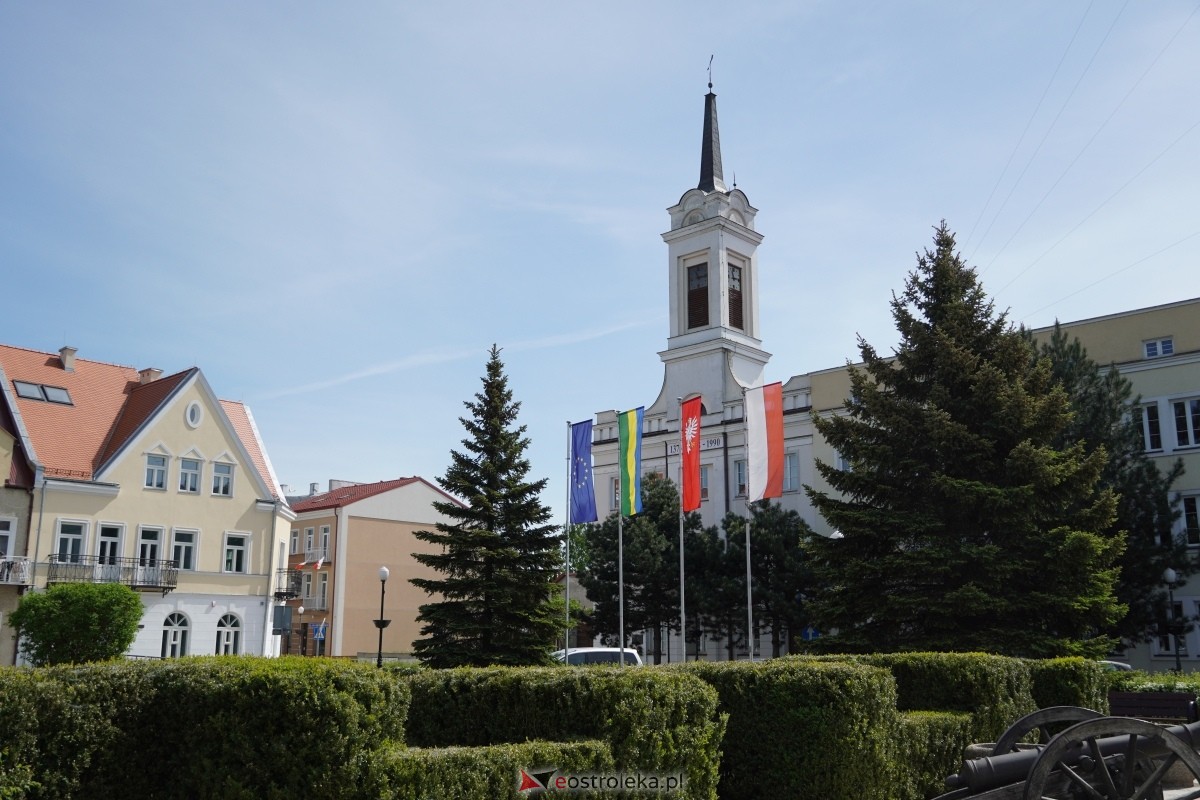 Warsztaty Biało-Czerwona. Obowiązkowo! w Muzeum Kultury Kurpiowskiej w Ostrołęce [03.05.2024] - zdjęcie #30 - eOstroleka.pl