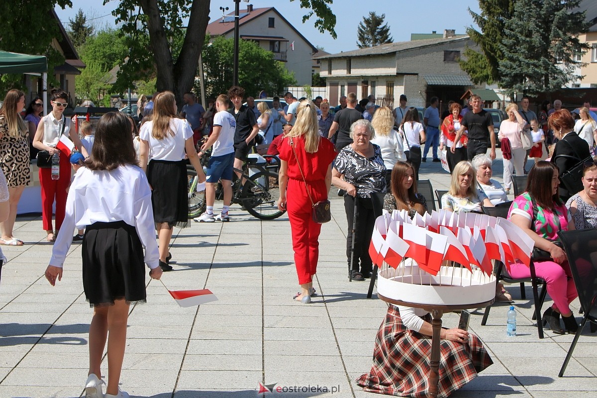 Uroczystość z okazji Narodowego Święta Konstytucji w Troszynie [03..05.2024] - zdjęcie #64 - eOstroleka.pl