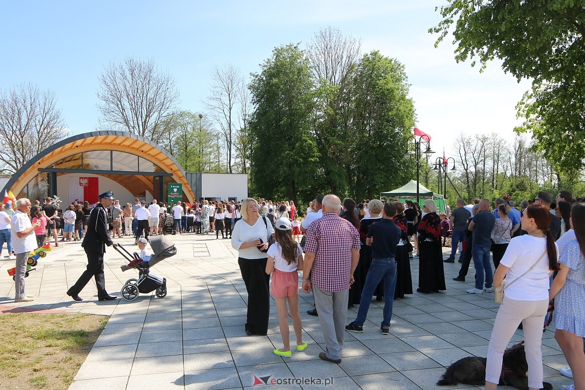 Uroczystość z okazji Narodowego Święta Konstytucji w Troszynie [03..05.2024] - zdjęcie #2 - eOstroleka.pl