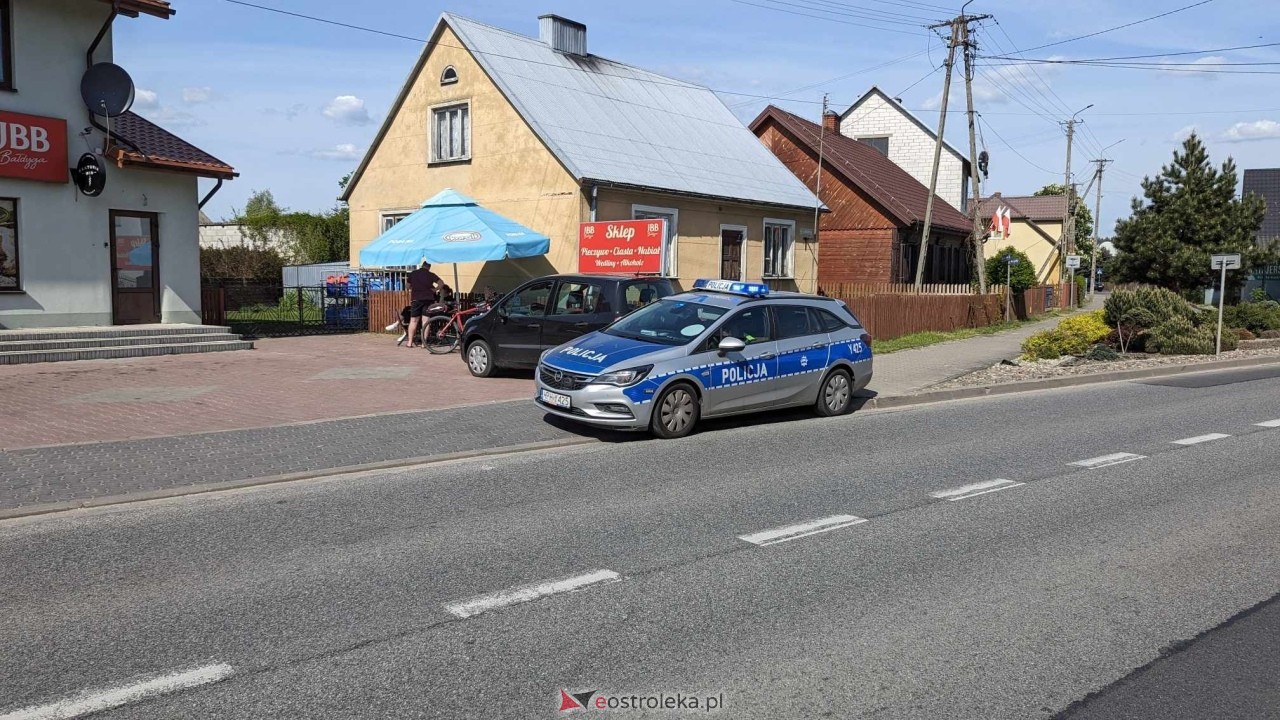 Wypadek w Łysych! Poważnie ranny rowerzysta trafił do szpitala [03.05.2024] - zdjęcie #8 - eOstroleka.pl