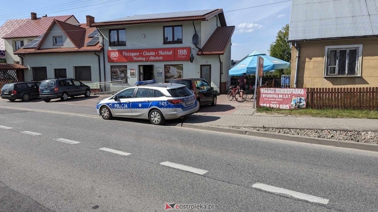 Wypadek w Łysych! Poważnie ranny rowerzysta trafił do szpitala [03.05.2024] - zdjęcie #3 - eOstroleka.pl