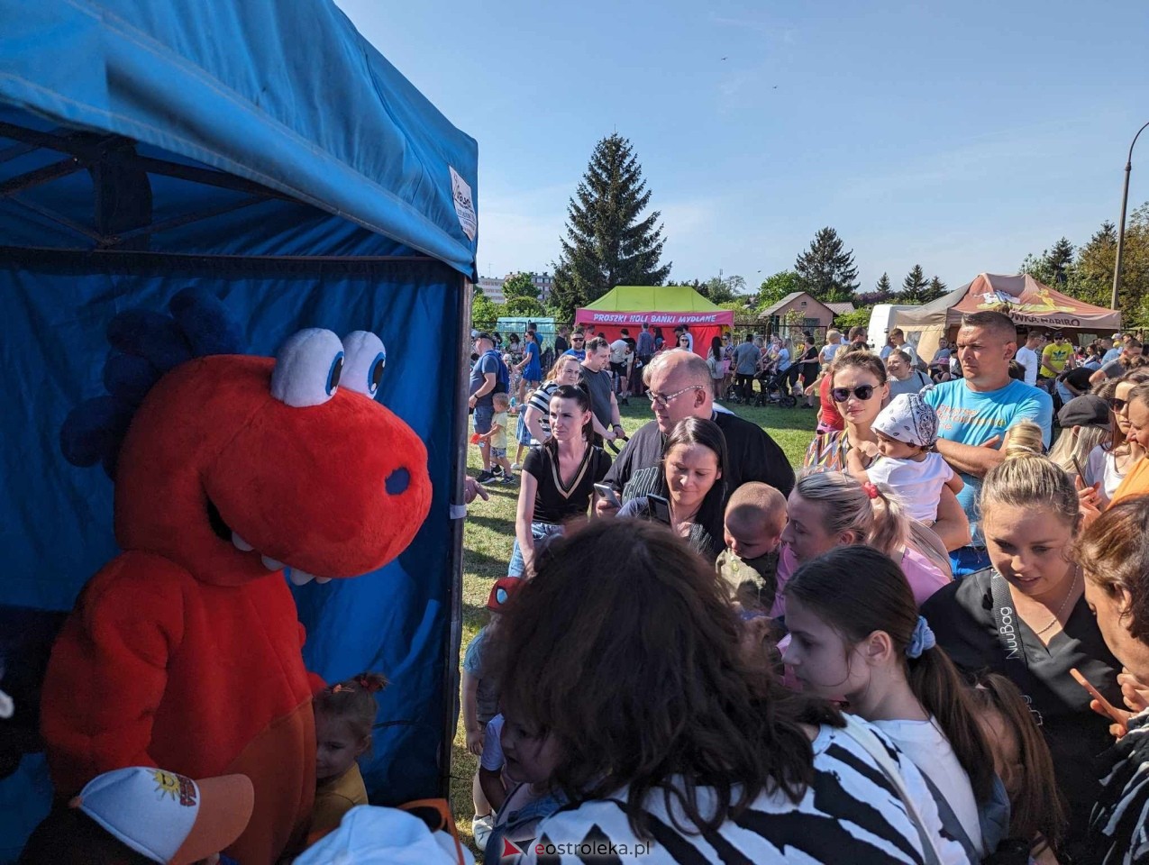 Dzień Baniek Mydlanych ze Smokiem Edziem [03.05.2024] - zdjęcie #97 - eOstroleka.pl