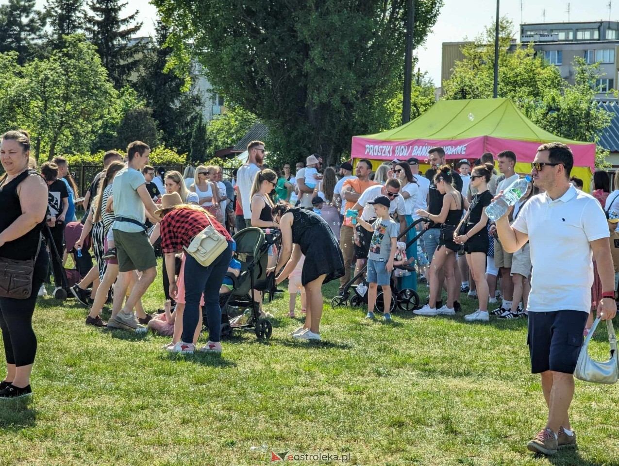 Dzień Baniek Mydlanych ze Smokiem Edziem [03.05.2024] - zdjęcie #94 - eOstroleka.pl