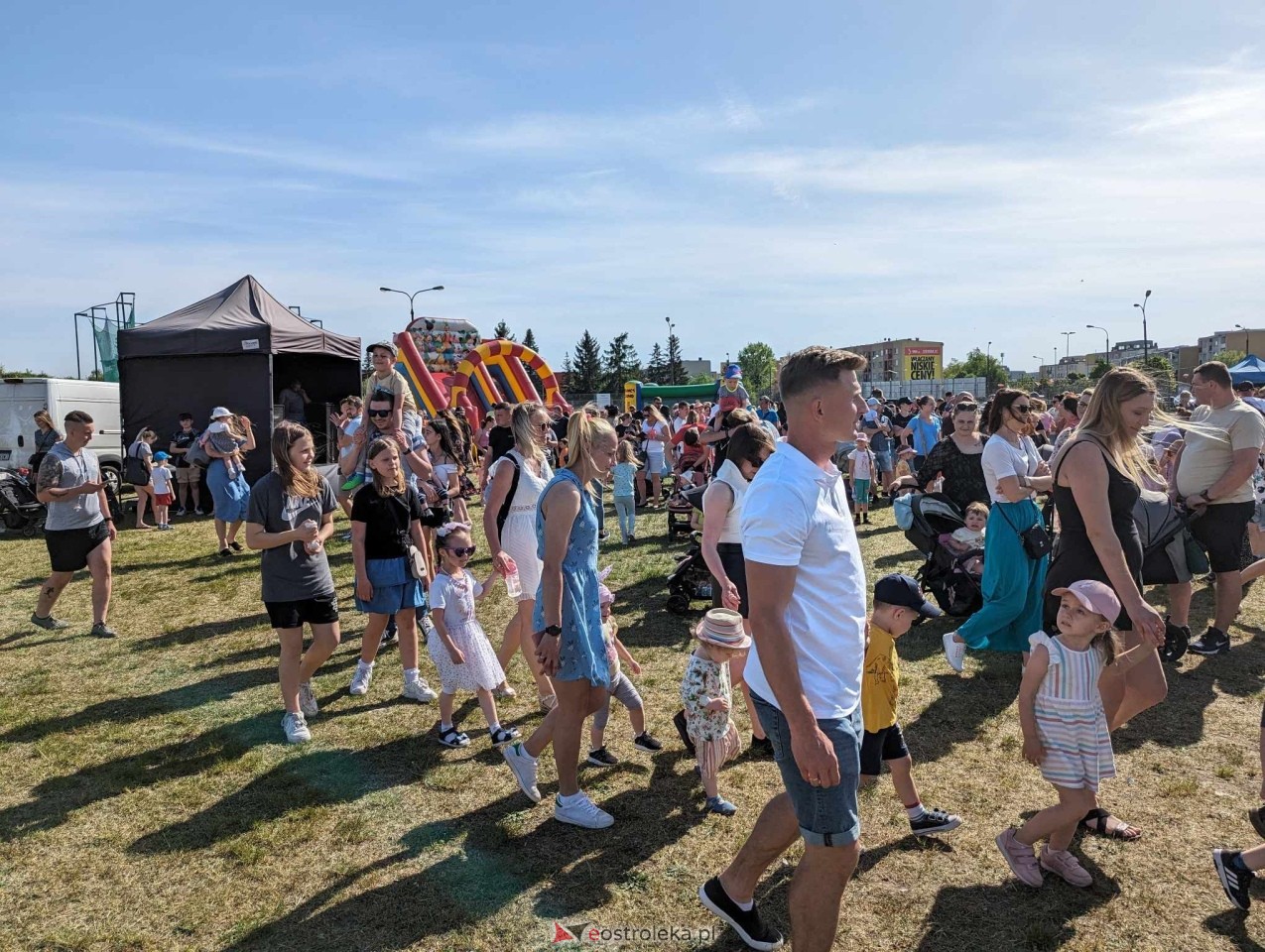 Dzień Baniek Mydlanych ze Smokiem Edziem [03.05.2024] - zdjęcie #88 - eOstroleka.pl