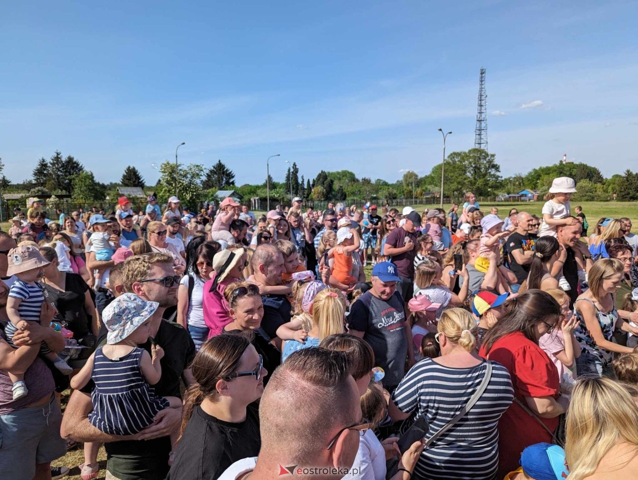 Dzień Baniek Mydlanych ze Smokiem Edziem [03.05.2024] - zdjęcie #77 - eOstroleka.pl