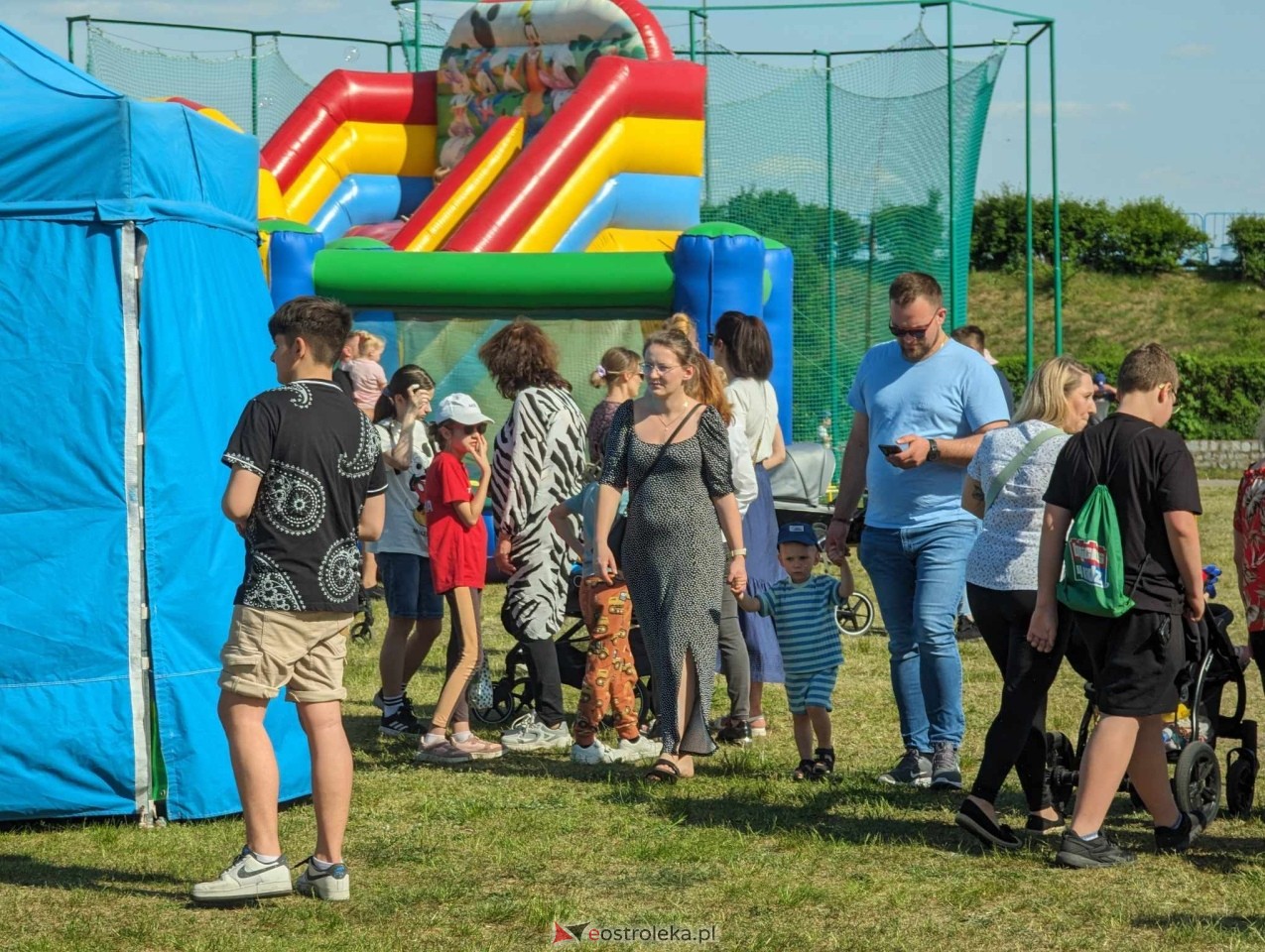 Dzień Baniek Mydlanych ze Smokiem Edziem [03.05.2024] - zdjęcie #34 - eOstroleka.pl
