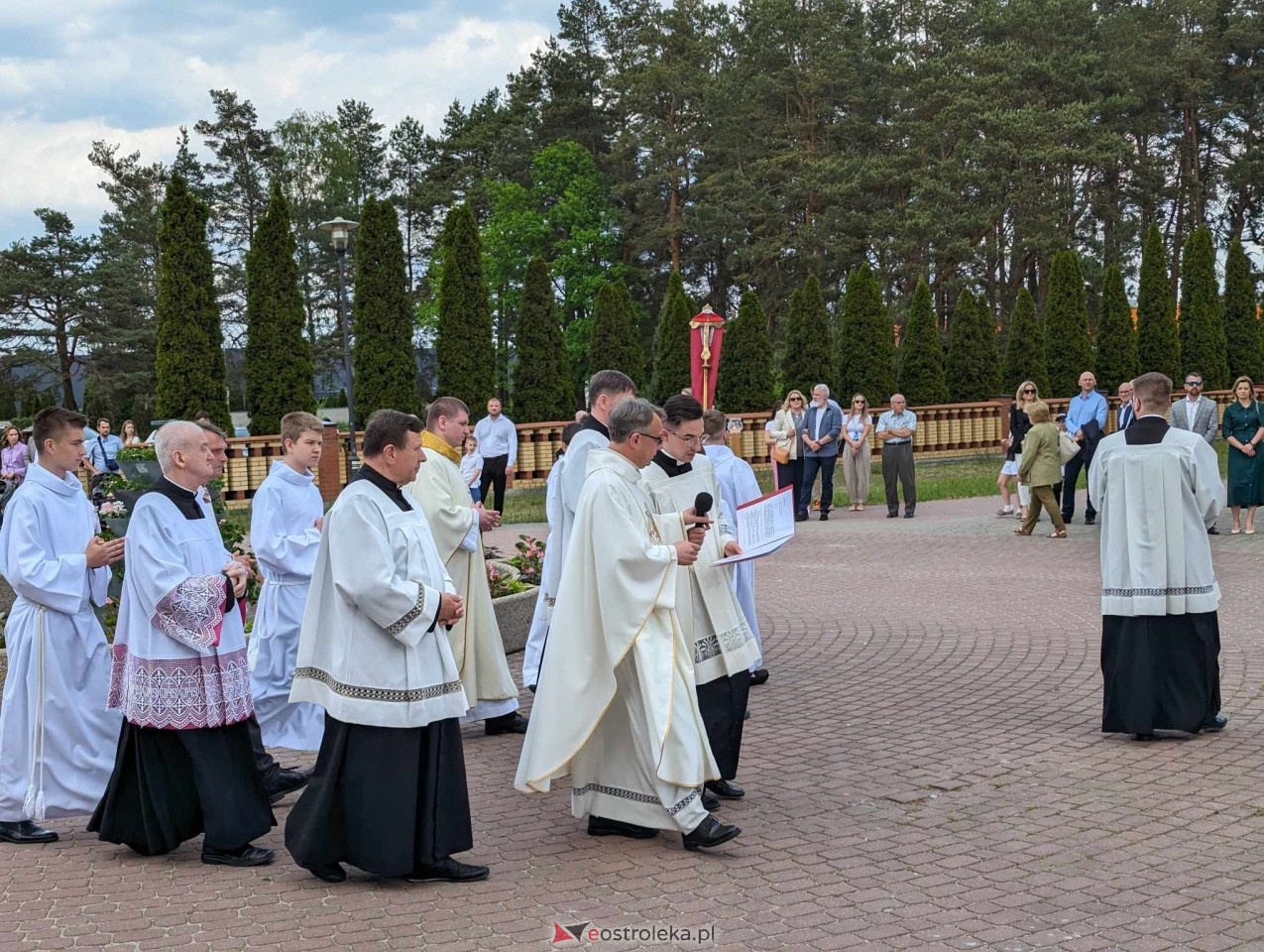 Pierwsza Komunia Święta w parafii Zbawiciela Świata w Ostrołęce [05.05.2024] - zdjęcie #73 - eOstroleka.pl