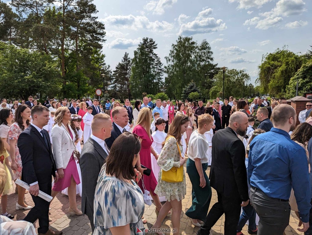 Pierwsza Komunia Święta w parafii Zbawiciela Świata w Ostrołęce [05.05.2024] - zdjęcie #70 - eOstroleka.pl