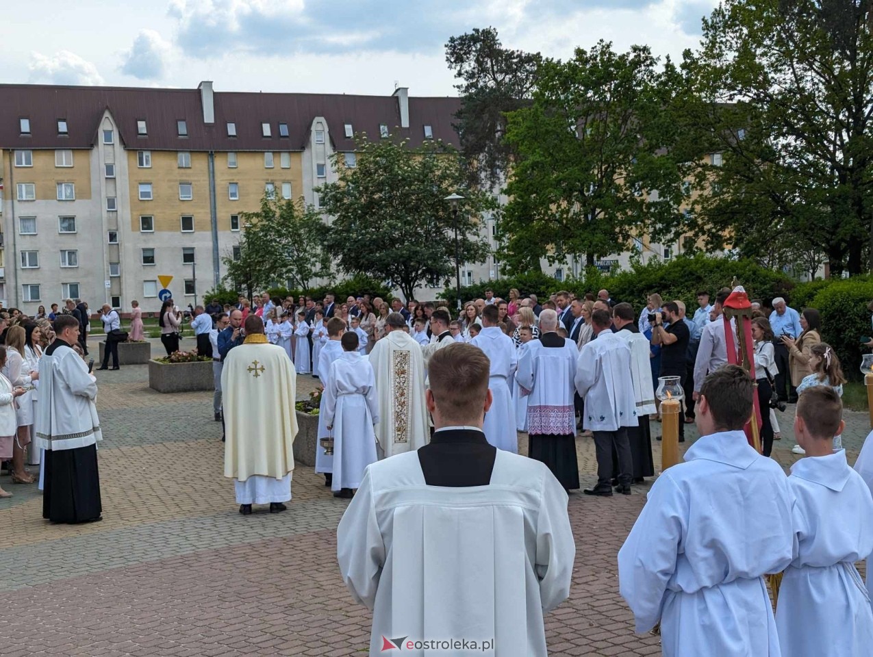 Pierwsza Komunia Święta w parafii Zbawiciela Świata w Ostrołęce [05.05.2024] - zdjęcie #56 - eOstroleka.pl