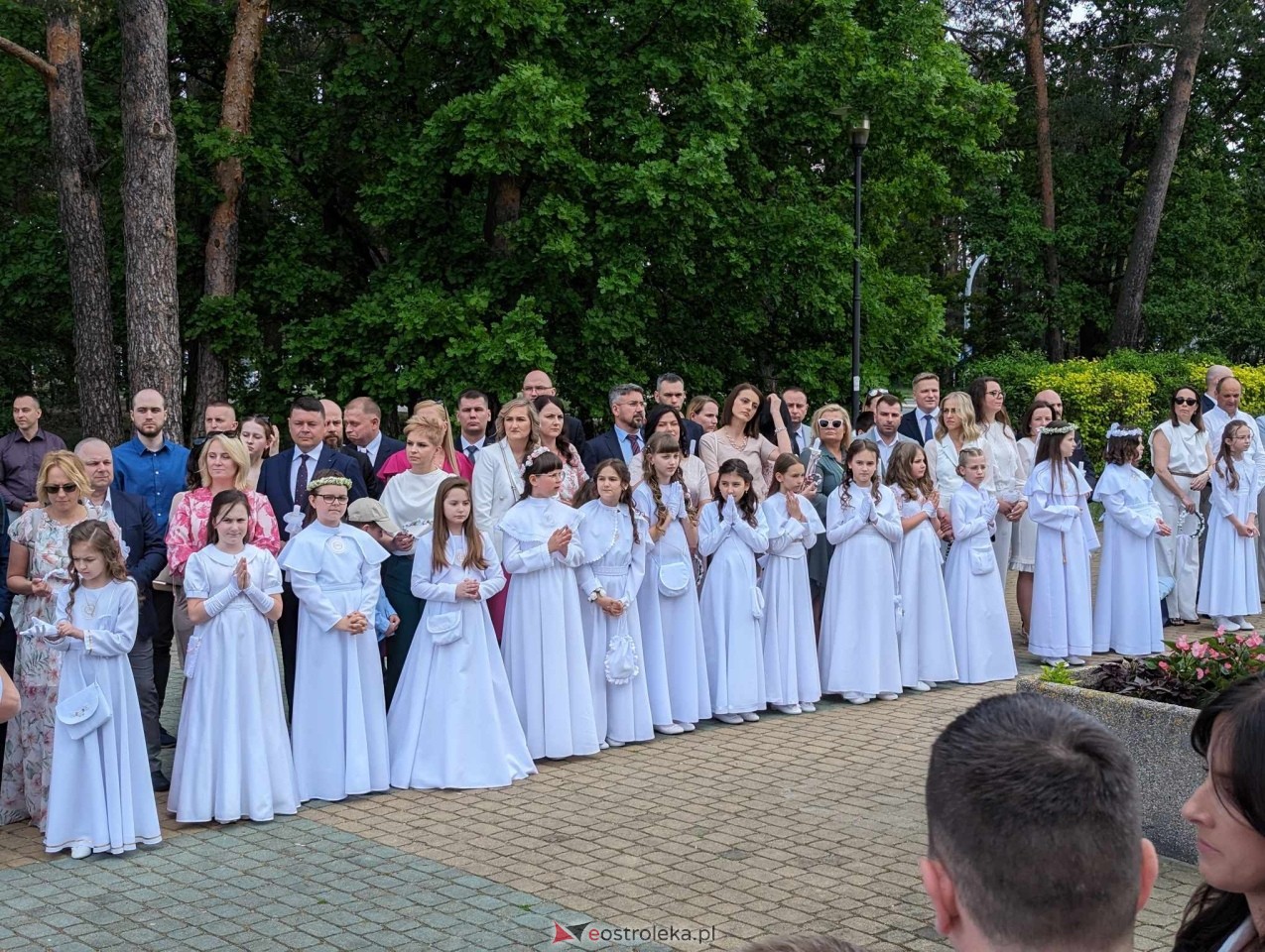 Pierwsza Komunia Święta w parafii Zbawiciela Świata w Ostrołęce [05.05.2024] - zdjęcie #52 - eOstroleka.pl