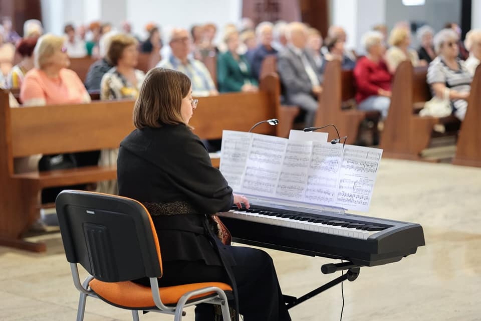 Koncert Ostrołęckiego Chóru Kameralnego Po nocnej rosie... [05.05.2024] - zdjęcie #7 - eOstroleka.pl