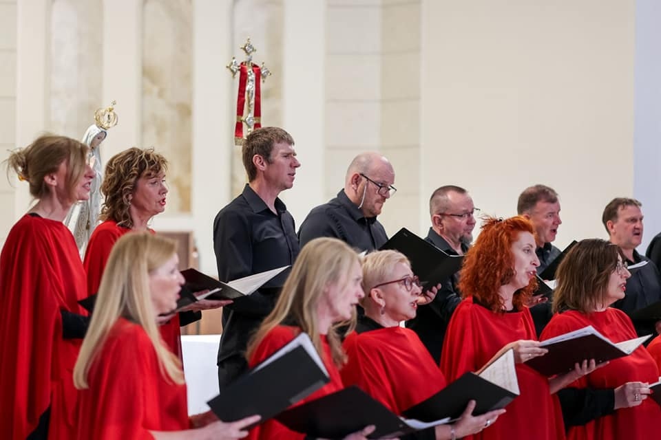 Koncert Ostrołęckiego Chóru Kameralnego Po nocnej rosie... [05.05.2024] - zdjęcie #6 - eOstroleka.pl