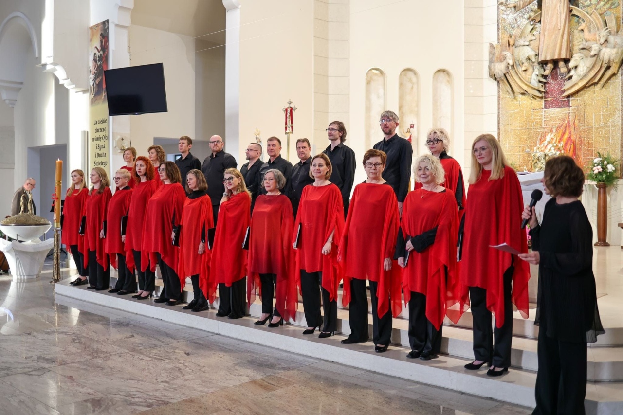 Koncert Ostrołęckiego Chóru Kameralnego Po nocnej rosie... [05.05.2024] - zdjęcie #4 - eOstroleka.pl