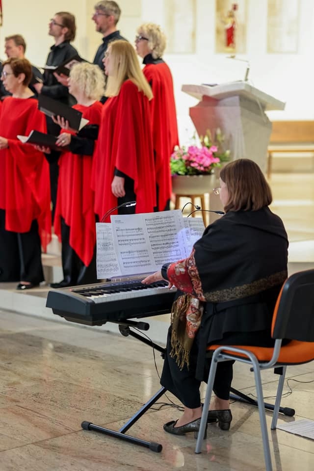 Koncert Ostrołęckiego Chóru Kameralnego Po nocnej rosie... [05.05.2024] - zdjęcie #1 - eOstroleka.pl