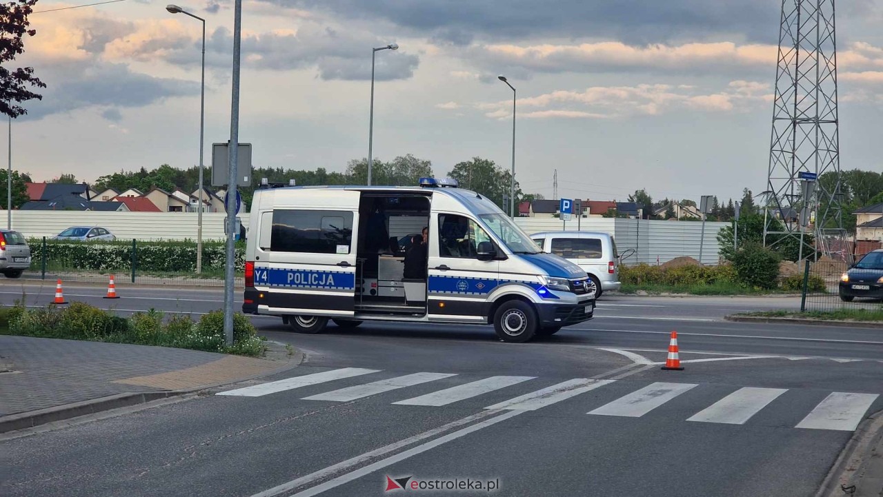 Potrącenie rowerzysty przy Bohaterów Warszawy [06.05.2024] - zdjęcie #3 - eOstroleka.pl