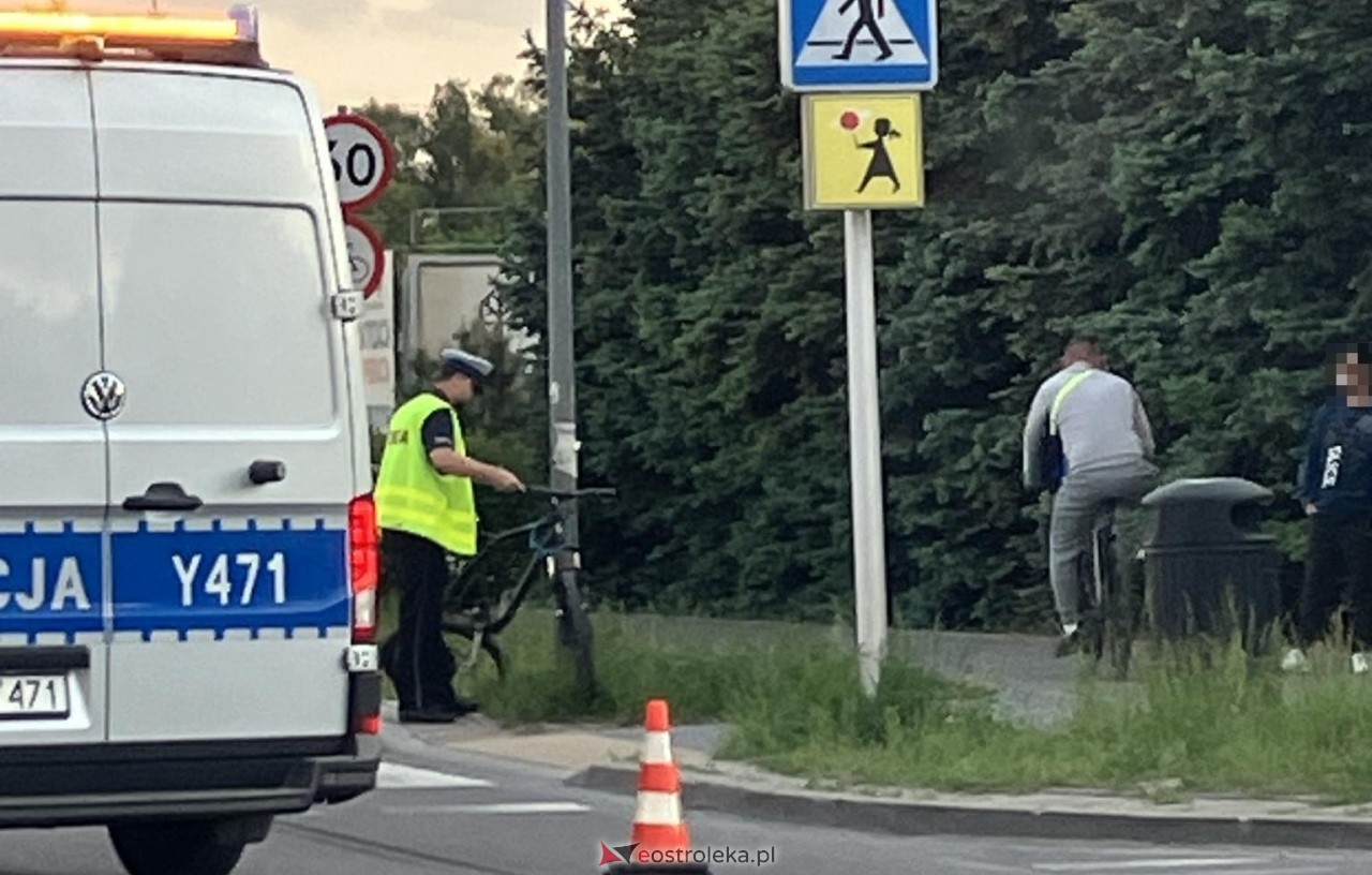 Potrącenie rowerzysty przy Bohaterów Warszawy [06.05.2024] - zdjęcie #7 - eOstroleka.pl