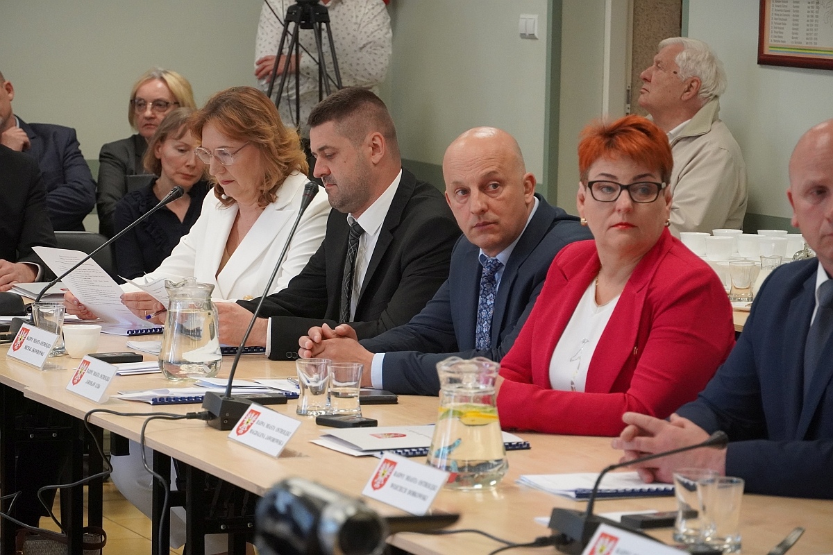 Sesja rady miasta Ostrołęki [07.05.2024] - zdjęcie #65 - eOstroleka.pl